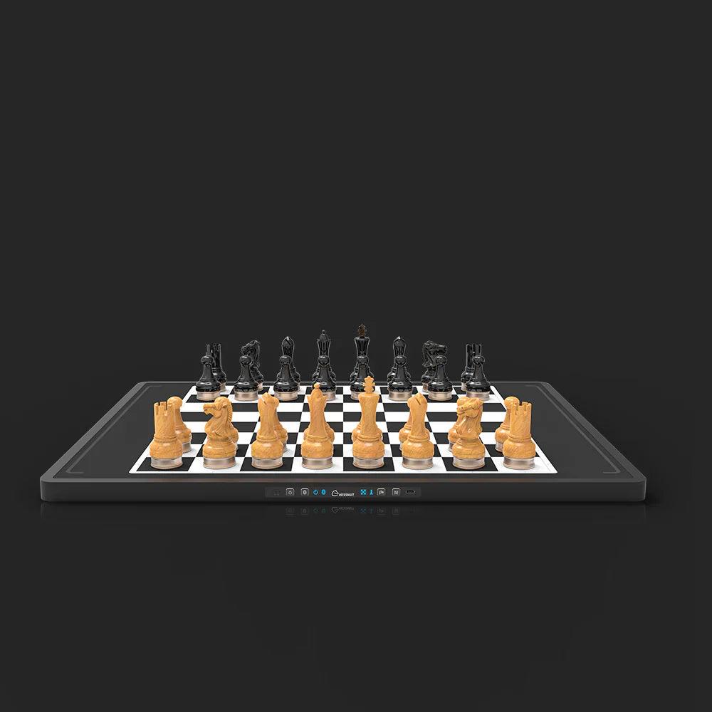 RoboChess – Avansert robotisk sjakkbrett med brikker i tre